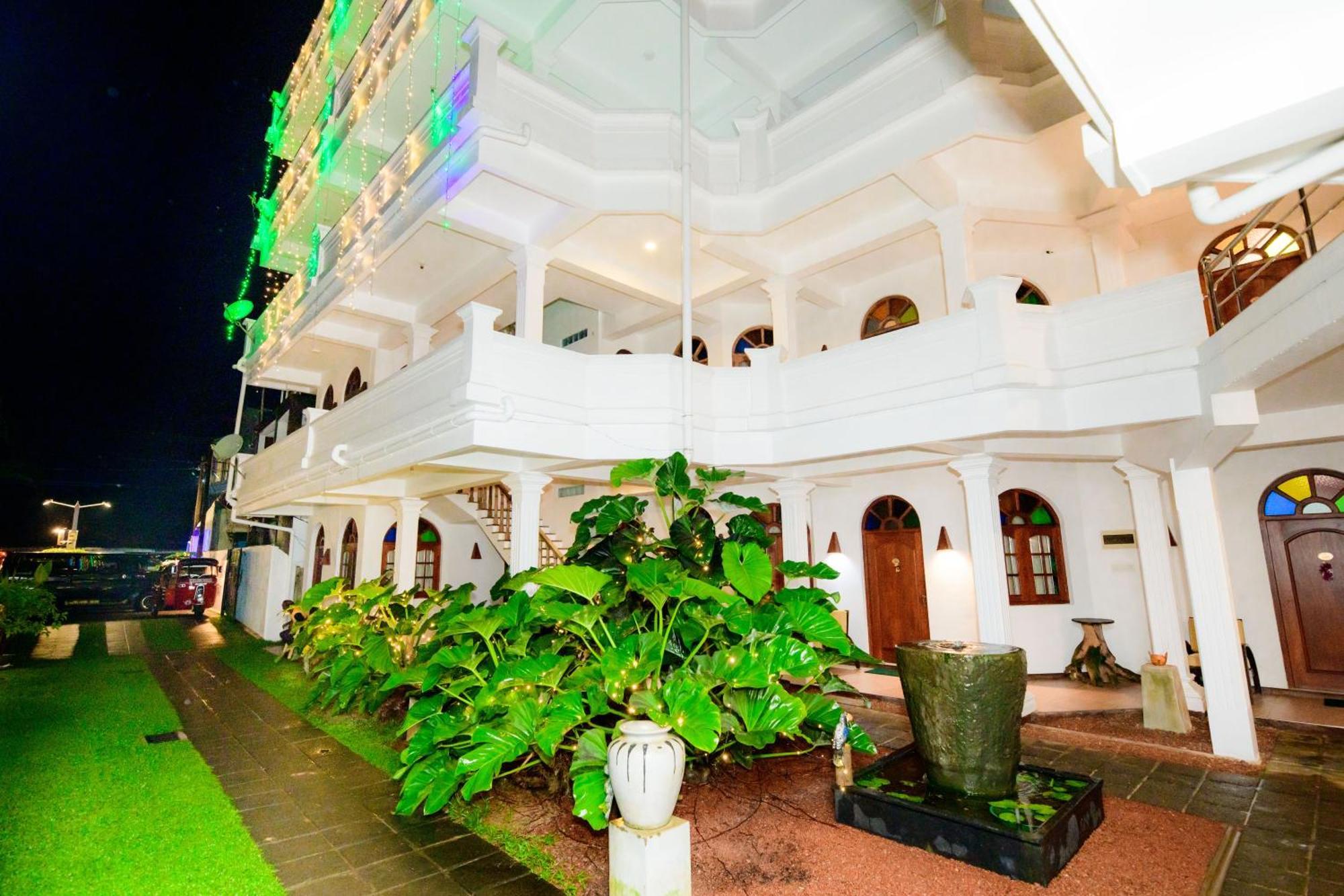 Royal Beach Hotel & Restaurant Hikkaduwa Extérieur photo