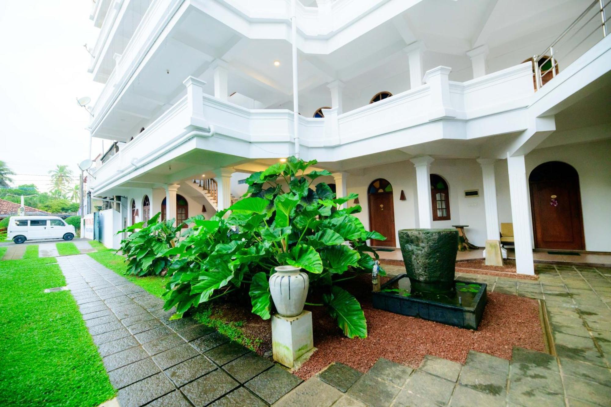 Royal Beach Hotel & Restaurant Hikkaduwa Extérieur photo