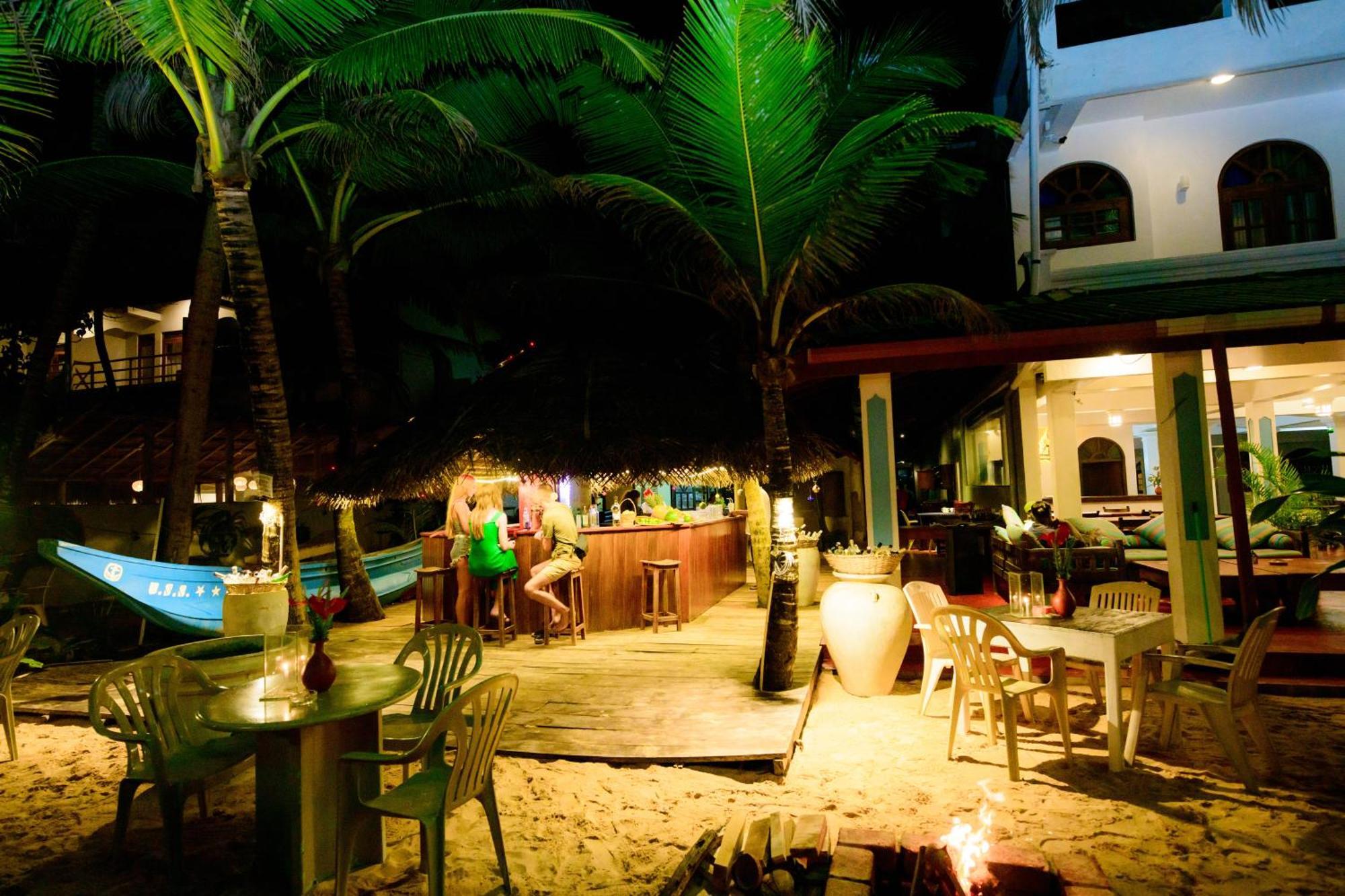 Royal Beach Hotel & Restaurant Hikkaduwa Extérieur photo