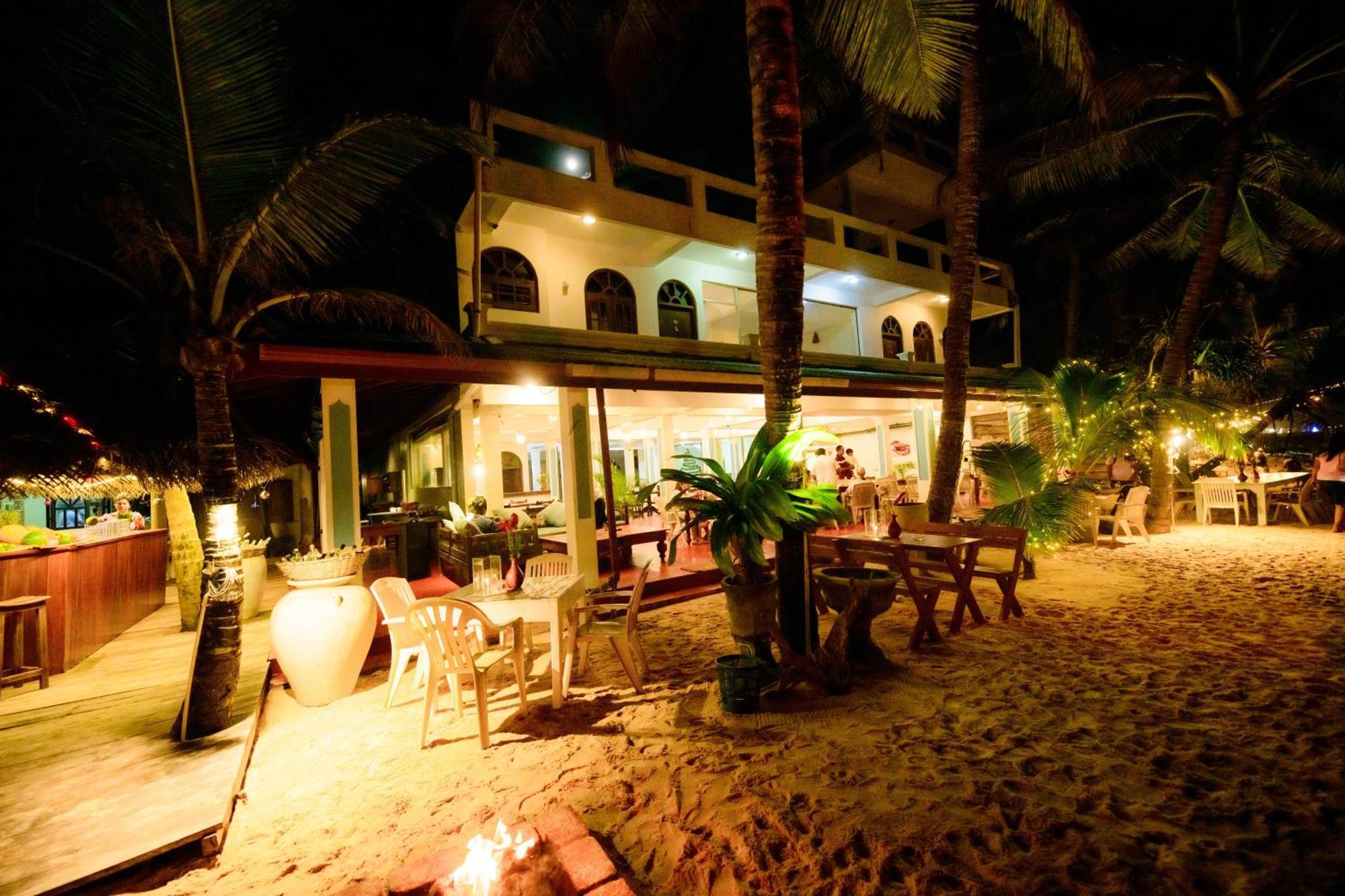 Royal Beach Hotel & Restaurant Hikkaduwa Extérieur photo