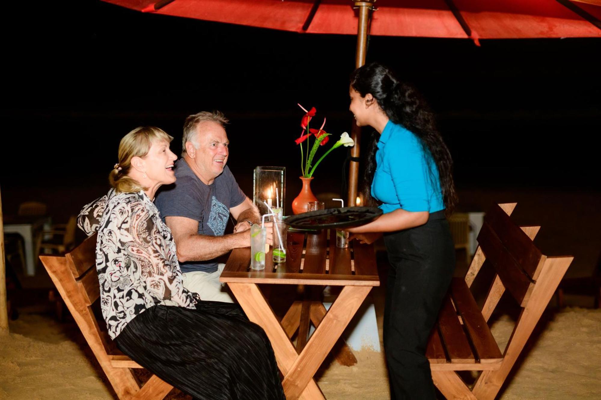 Royal Beach Hotel & Restaurant Hikkaduwa Extérieur photo