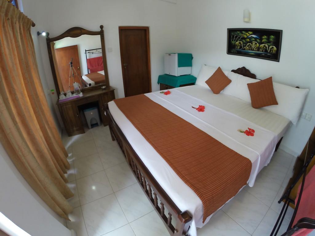 Royal Beach Hotel & Restaurant Hikkaduwa Extérieur photo