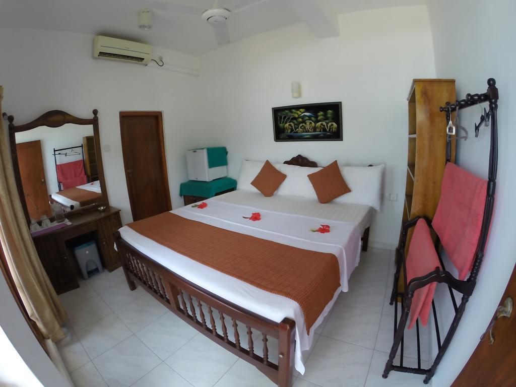 Royal Beach Hotel & Restaurant Hikkaduwa Extérieur photo